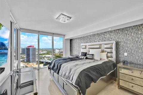 Condo in Hallandale Beach, Florida, 3 bedrooms  № 2153617 - photo 18