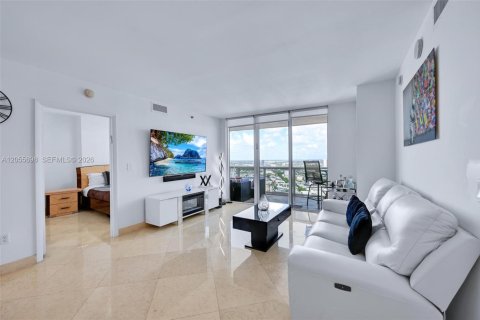 Condo in Hallandale Beach, Florida, 3 bedrooms  № 2153617