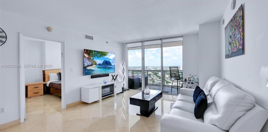 Condo in Hallandale Beach, Florida, 3 bedrooms  № 2153617