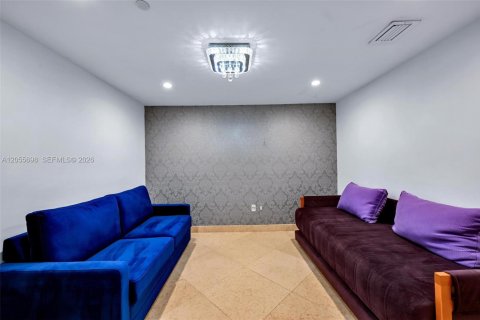 Condo in Hallandale Beach, Florida, 3 bedrooms  № 2153617 - photo 11