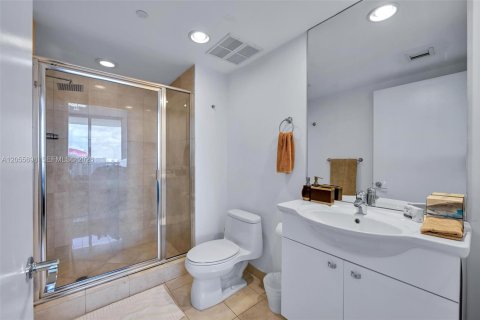 Condo in Hallandale Beach, Florida, 3 bedrooms  № 2153617 - photo 14