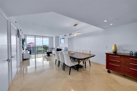 Condo in Hallandale Beach, Florida, 3 bedrooms  № 2153617 - photo 4