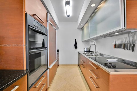 Condo in Hallandale Beach, Florida, 3 bedrooms  № 2153617 - photo 10