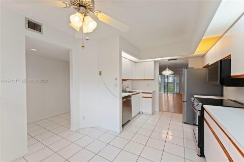 Condo in Coconut Creek, Florida, 2 bedrooms  № 2003717 - photo 7