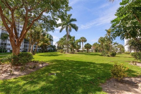 Copropriété à vendre à Pompano Beach, Floride: 2 chambres, 91.04 m2 № 2187506 - photo 11