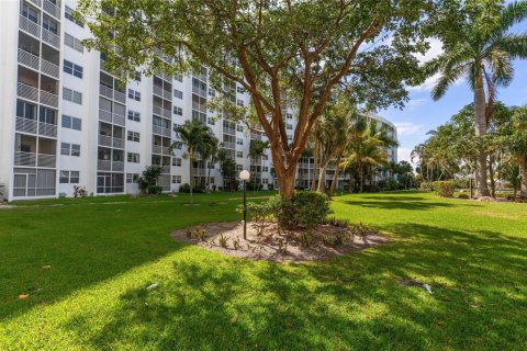 Copropriété à vendre à Pompano Beach, Floride: 2 chambres, 91.04 m2 № 2187506 - photo 10