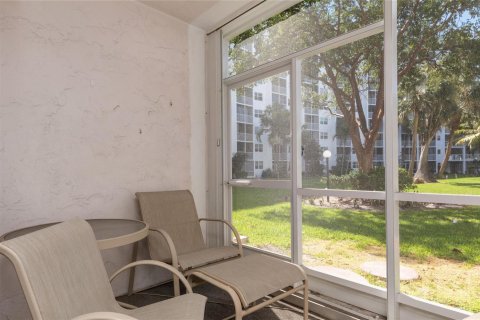 Copropriété à vendre à Pompano Beach, Floride: 2 chambres, 91.04 m2 № 2187506 - photo 15