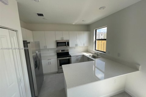 Villa ou maison à louer à Homestead, Floride: 3 chambres, 137.77 m2 № 2075253 - photo 4