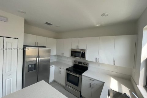 Villa ou maison à louer à Homestead, Floride: 3 chambres, 137.77 m2 № 2075253 - photo 5