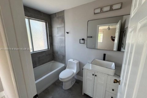 Casa en alquiler en Weston, Florida, 5 dormitorios, 227.61 m2 № 1928825 - foto 18