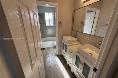 Casa en alquiler en Weston, Florida, 5 dormitorios, 227.61 m2 № 1928825 - foto 16