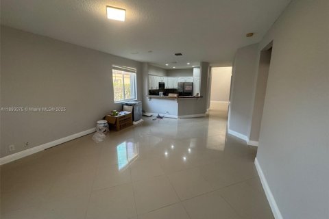 Casa en alquiler en Weston, Florida, 5 dormitorios, 227.61 m2 № 1928825 - foto 7