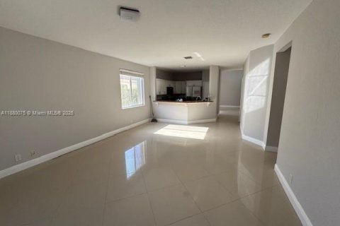 Casa en alquiler en Weston, Florida, 5 dormitorios, 227.61 m2 № 1928825 - foto 22