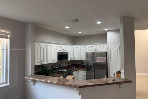 Casa en alquiler en Weston, Florida, 5 dormitorios, 227.61 m2 № 1928825 - foto 9