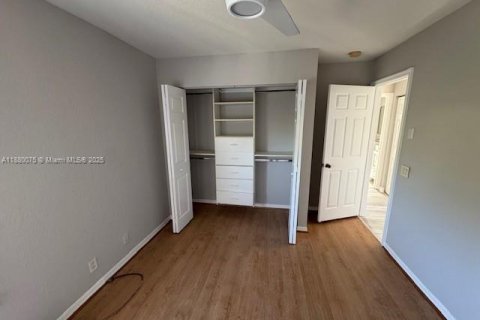 Casa en alquiler en Weston, Florida, 5 dormitorios, 227.61 m2 № 1928825 - foto 13