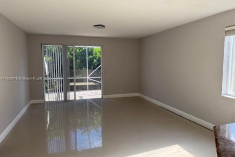 Casa en alquiler en Weston, Florida, 5 dormitorios, 227.61 m2 № 1928825 - foto 24