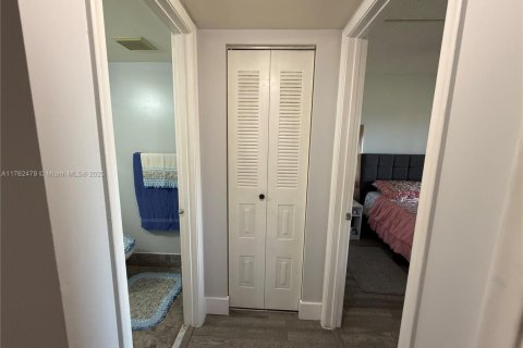 Condominio en venta en Pembroke Pines, Florida, 2 dormitorios, 88.54 m2 № 1700217 - foto 9