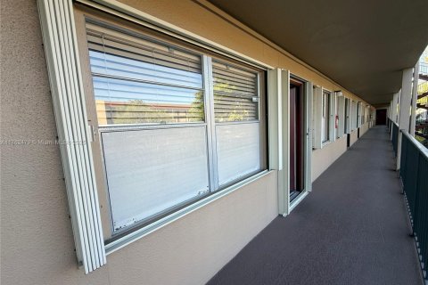 Condominio en venta en Pembroke Pines, Florida, 2 dormitorios, 88.54 m2 № 1700217 - foto 3