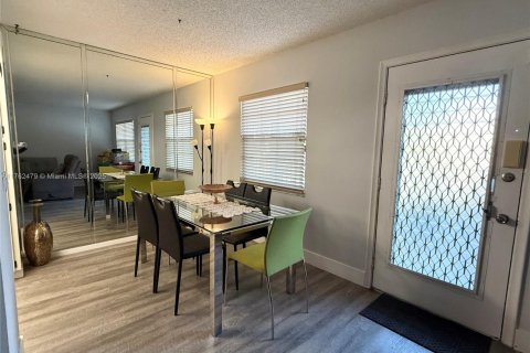 Condominio en venta en Pembroke Pines, Florida, 2 dormitorios, 88.54 m2 № 1700217 - foto 5