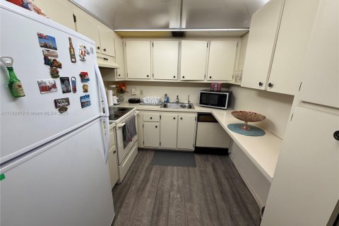 Condominio en venta en Pembroke Pines, Florida, 2 dormitorios, 88.54 m2 № 1700217 - foto 7