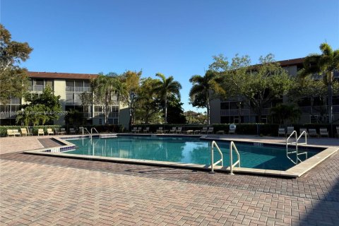 Condominio en venta en Pembroke Pines, Florida, 2 dormitorios, 88.54 m2 № 1700217 - foto 15