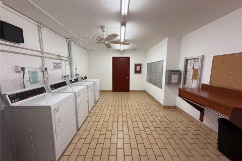 Condominio en venta en Pembroke Pines, Florida, 2 dormitorios, 88.54 m2 № 1700217 - foto 28