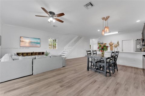 Townhouse in Sunrise, Florida 3 bedrooms, 150.41 sq.m. № 1878562 - photo 5