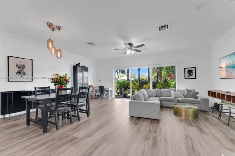 Townhouse in Sunrise, Florida 3 bedrooms, 150.41 sq.m. № 1878562 - photo 11