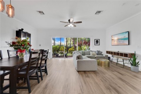 Townhouse in Sunrise, Florida 3 bedrooms, 150.41 sq.m. № 1878562 - photo 7