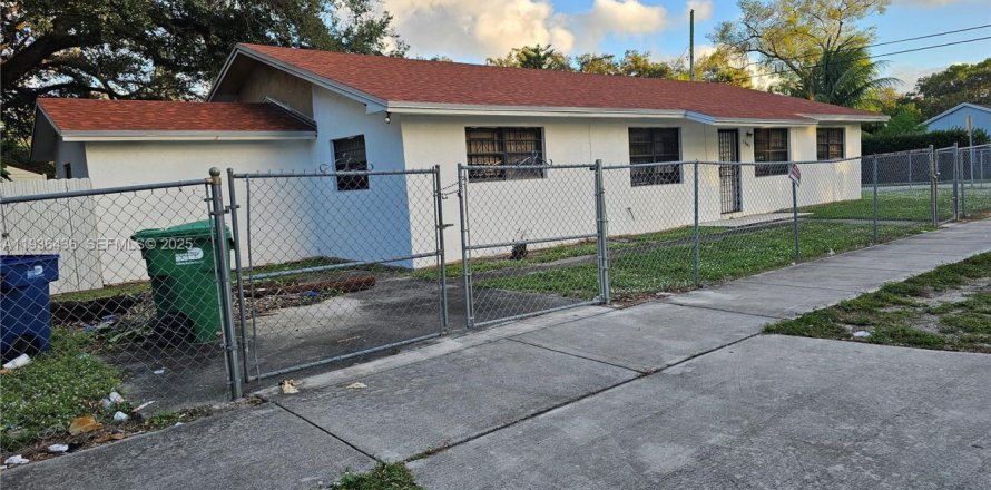 Villa ou maison à Miami Gardens, Floride 4 chambres, 183.95 m2 № 1994396