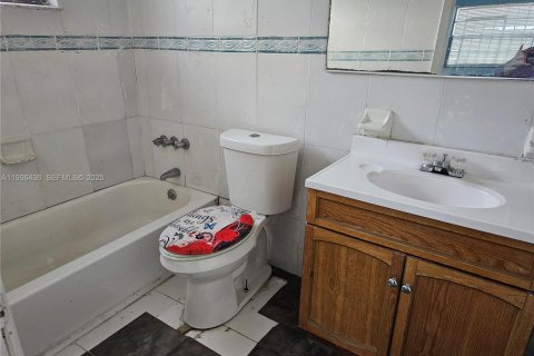 Villa ou maison à vendre à Miami Gardens, Floride: 4 chambres, 183.95 m2 № 1994396 - photo 16