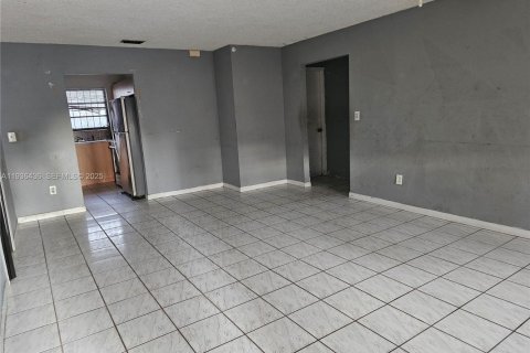 Villa ou maison à vendre à Miami Gardens, Floride: 4 chambres, 183.95 m2 № 1994396 - photo 6