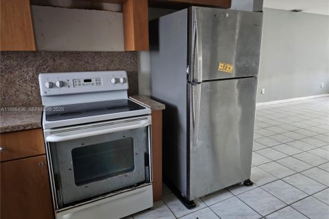 Villa ou maison à vendre à Miami Gardens, Floride: 4 chambres, 183.95 m2 № 1994396 - photo 8