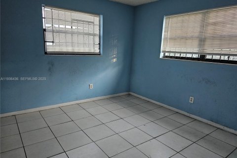 Villa ou maison à vendre à Miami Gardens, Floride: 4 chambres, 183.95 m2 № 1994396 - photo 15