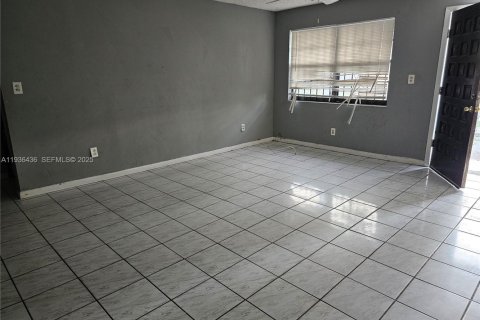 Villa ou maison à vendre à Miami Gardens, Floride: 4 chambres, 183.95 m2 № 1994396 - photo 9