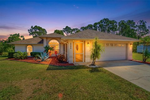 Villa ou maison à Kissimmee, Floride 3 chambres, 143.07 m2 № 2342131