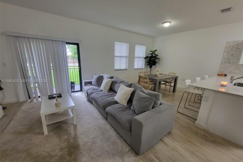 Купить кондоминиум в Майами, Флорида 3 спальни, 128.58м2, № 2089896 - фото 2