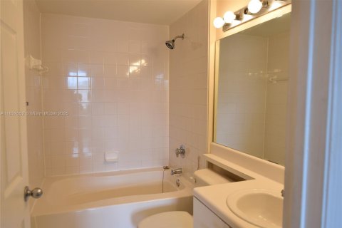 Condominio en venta en Miramar, Florida, 2 dormitorios, 90.77 m2 № 1821832 - foto 17