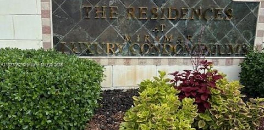 Condominio en Miramar, Florida, 2 dormitorios  № 1821832