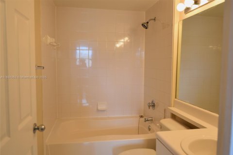 Condominio en venta en Miramar, Florida, 2 dormitorios, 90.77 m2 № 1821832 - foto 19