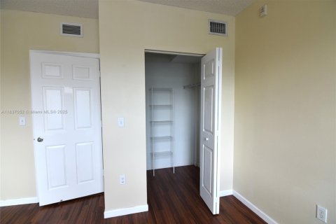 Condominio en venta en Miramar, Florida, 2 dormitorios, 90.77 m2 № 1821832 - foto 23