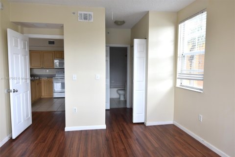 Condominio en venta en Miramar, Florida, 2 dormitorios, 90.77 m2 № 1821832 - foto 15