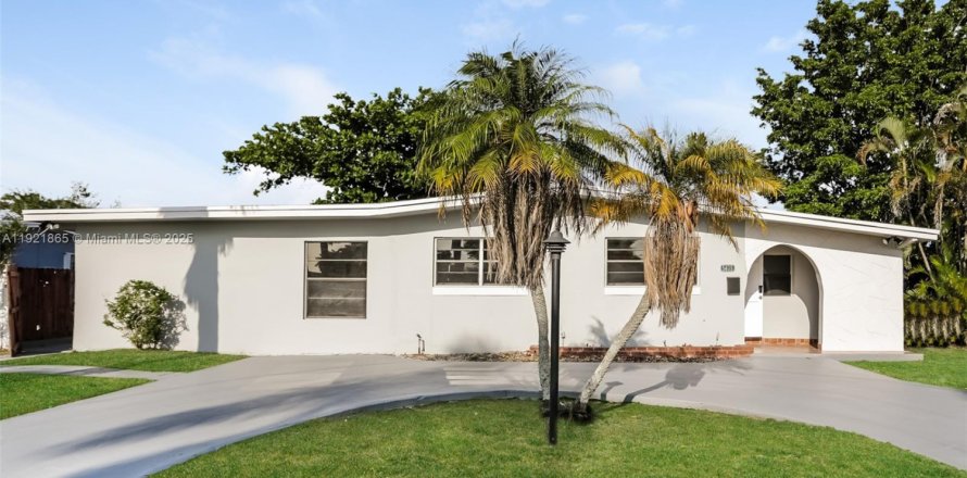 Casa en Miami, Florida 4 dormitorios, 159.51 m2 № 1975797