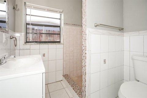 Casa en alquiler en Miami, Florida, 4 dormitorios, 159.51 m2 № 1975797 - foto 14