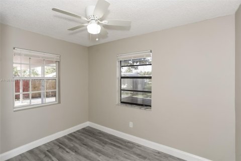 Casa en alquiler en Miami, Florida, 4 dormitorios, 159.51 m2 № 1975797 - foto 10