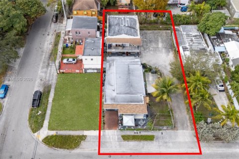 Commercial property in Miami, Florida № 2080667