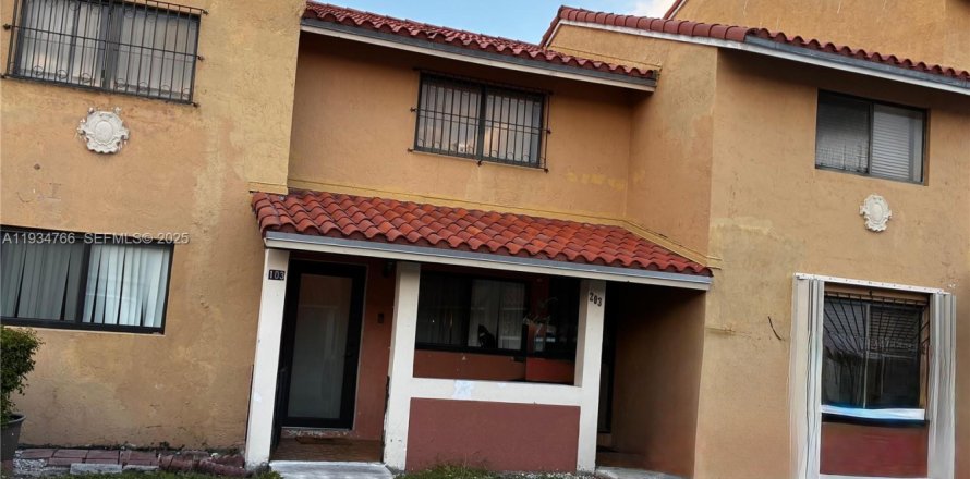 Condo in Hialeah, Florida, 2 bedrooms  № 1993010