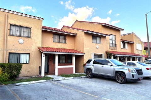Condo in Hialeah, Florida, 2 bedrooms  № 1993010 - photo 7
