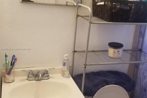 Casa en venta en Riviera Beach, Florida, 2 dormitorios, 67.35 m2 № 1811253 - foto 7