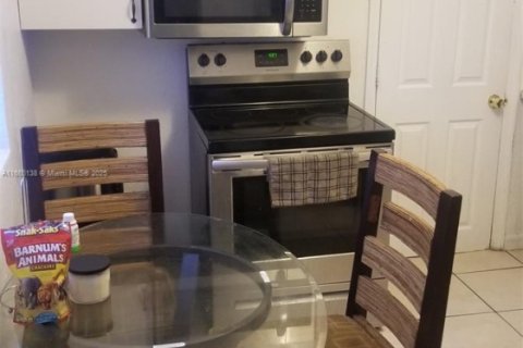 Casa en venta en Riviera Beach, Florida, 2 dormitorios, 67.35 m2 № 1811253 - foto 8